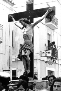 7) Gesù in croce;